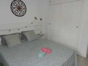2 bedrooms, iron/ironing board, WiFi, bed sheets - Bungalow en Esquina Cerca de Playas de Bandera Azul (el Gran Alacant)