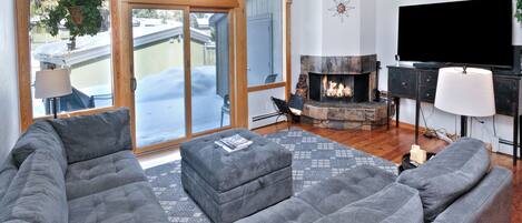 Televisión, chimenea