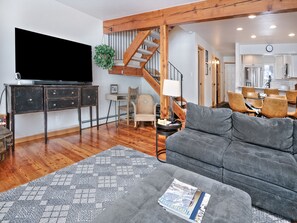 Televisión y chimenea 