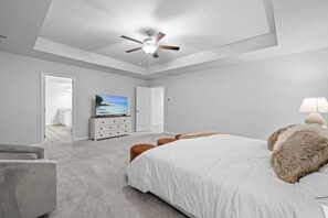 5 bedrooms, iron/ironing board, WiFi, bed sheets