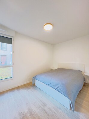 1 soveværelse, strygejern/strygebræt, sengetøj