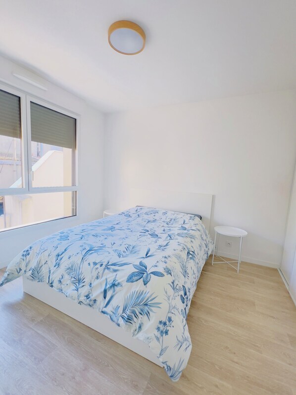 1 soveværelse, strygejern/strygebræt, sengetøj