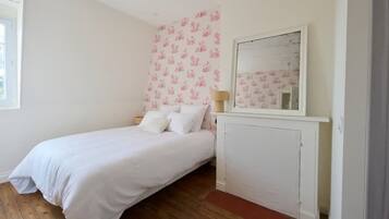 4 bedrooms, free WiFi, bed sheets