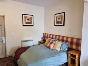 Habitación estándar doble, vistas al valle | Escritorio, wifi gratis, ropa de cama