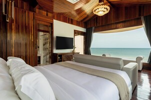 Minibar con artículos gratuitos y caja de seguridad en la habitación 