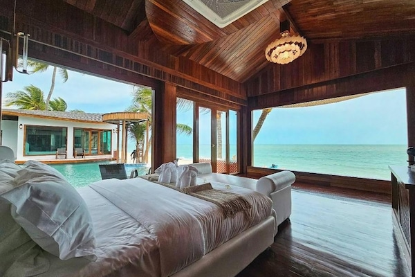 Cabana Front Beach Suite | Utsikt mot strand/hav