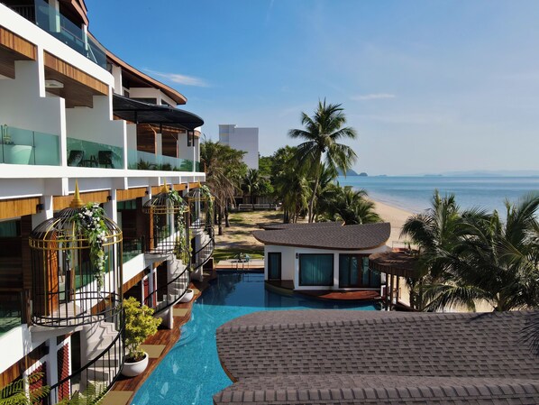 On the beach, kayaking - Hotel Villa Aokhanom Beachfront (Khanom)