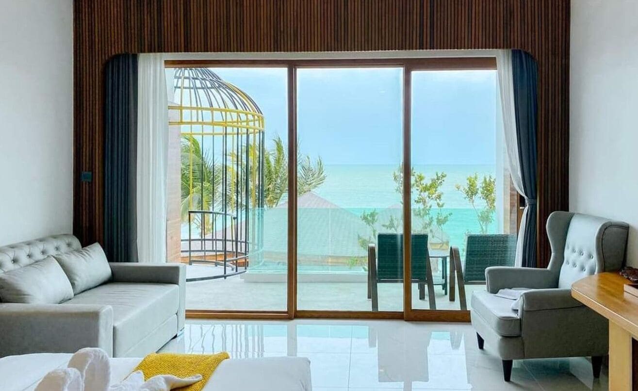 Free minibar, in-room safe, individually decorated, desk