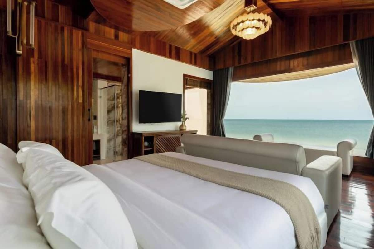 1 bedroom, free minibar, in-room safe, individually decorated