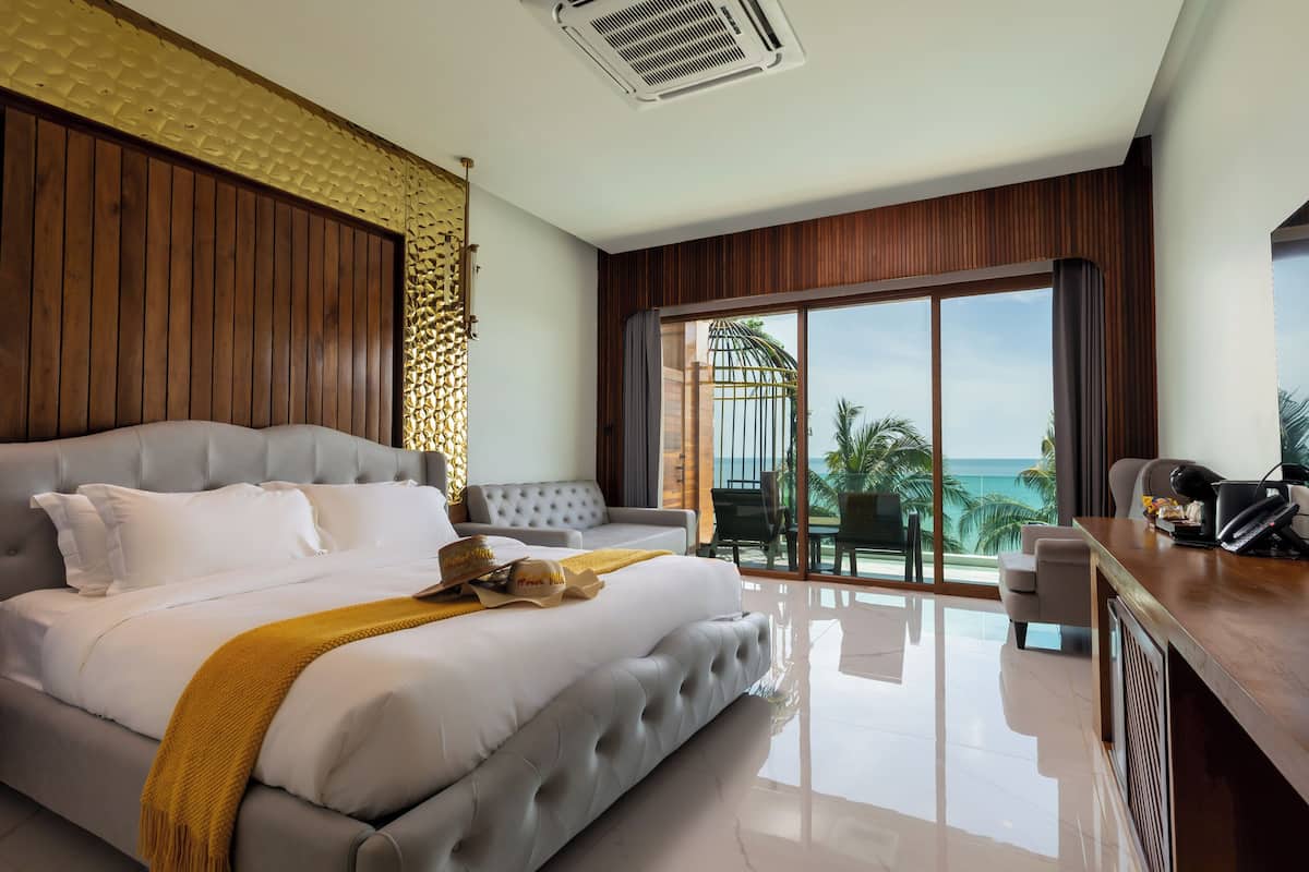 Deluxe Pool Access Double room | 1 bedroom, free minibar, in-room safe, individually decorated