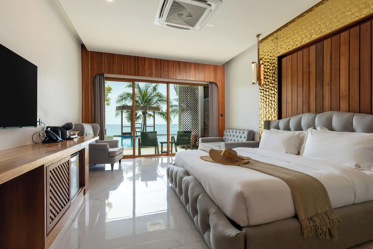 Premier Room Pool Access Deluxe | 1 bedroom, free minibar, in-room safe, individually decorated