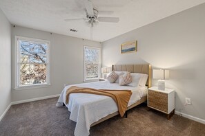 4 Schlafzimmer, Bügeleisen/Bügelbrett, WLAN, Bettwäsche