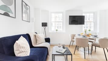 Apartamento urbano | Área de estar | Smart TV 40 polegadas com canais via satélite