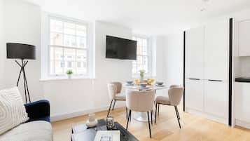 City Apartment | Living area