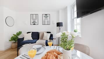 City Apartment | Living area