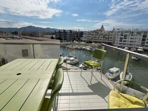 Outdoor dining - Nice flat with canal view and swimming pool AV-69 (Rosas / Roses)