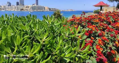 "Spirit of Malta" Historic Maltese Townhouse by the sea