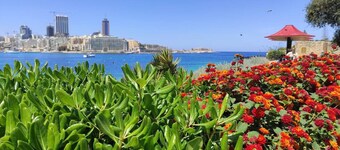 "Spirit of Malta" Historic Maltese Townhouse by the sea
