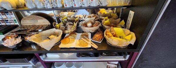 Dagelijks ontbijtbuffet (EUR 12 per persoon)