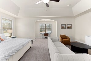 5 bedrooms, iron/ironing board, WiFi, bed sheets