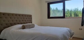 4 bedrooms, travel cot, bed sheets