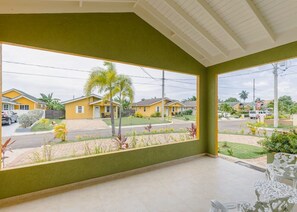 Outdoor dining - 5 Beach minutes to the beach! Family-sized villa with Tennis Court and Gym  (Saint Ann's Bay)