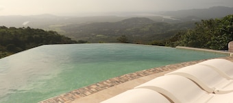 Queen Room3 at Vida Lotus Retreat & Spa, Limon, PA