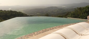 Vida Lotus King Room with Hot Tub and Desk