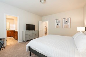 4 chambres, fer et planche à repasser, Wi-Fi, draps fournis