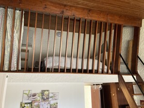 1 slaapkamer, een strijkplank/strijkijzer