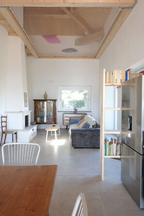 TV, fireplace, ping pong, stereo