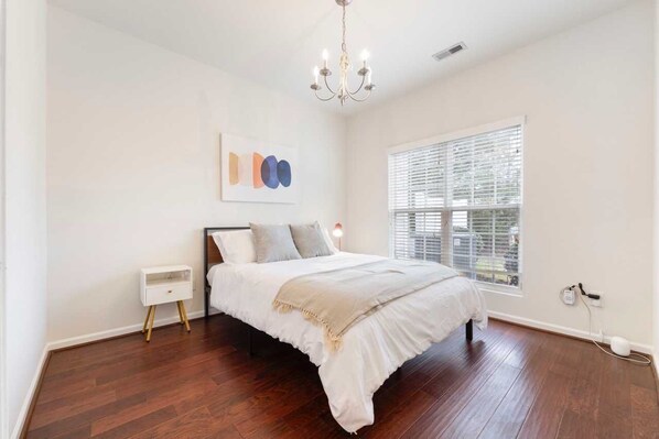 4 室のベッドルーム、アイロン / アイロン台、WiFi、ベッドシーツ