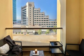 Interior - Experience Luxury Living in a Chic Beachfront 2-Bedroom Apartment in Dubai. JBR (Dubai)