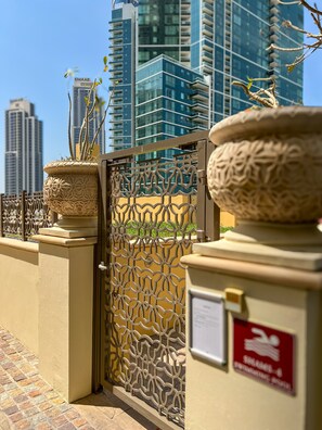 Enter a secure, contemporary urban oasis with a swimming pool nearby.