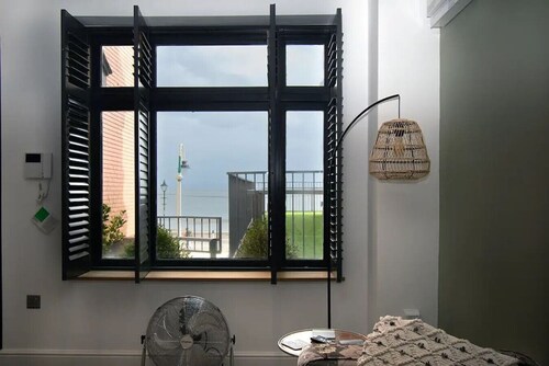1-Bedroom Apartment by the sea