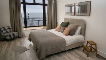 1 slaapkamer, een bureau, een strijkplank/strijkijzer, gratis wifi