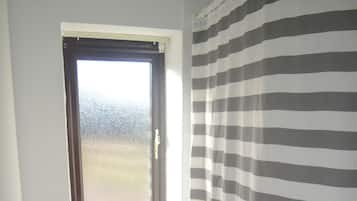 Habitación estándar con 2 camas individuales | Baño