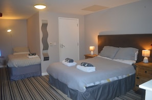 Basic-Dreibettzimmer | Kostenloses WLAN