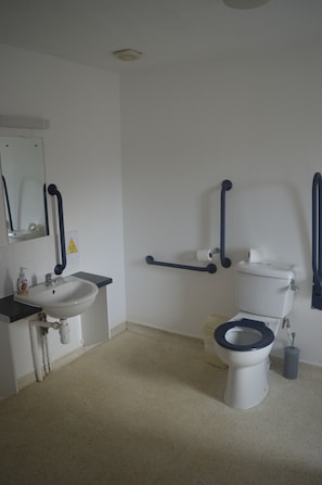 Doppelzimmer, barrierefrei | Badezimmer