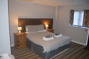 Basic Triple Room | Free WiFi - The Queen Victoria (King's Lynn)