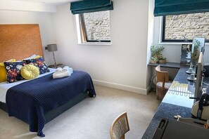 1 chambre, fer et planche à repasser, Wi-Fi gratuit, draps fournis