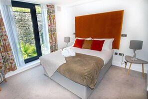 1 chambre, bureau, fer et planche à repasser, accès au Wi-Fi (inclus)