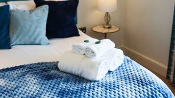 1 bedroom, desk, iron/ironing board, WiFi