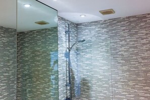 Hair dryer - Coastal Elegance - Seaview Double Room (Vale of Glamorgan)