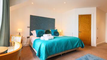 1 bedroom, desk, iron/ironing board, WiFi