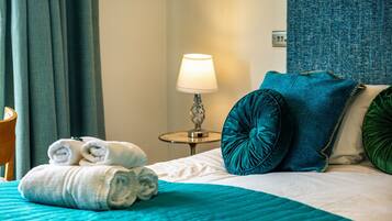 1 bedroom, desk, iron/ironing board, WiFi