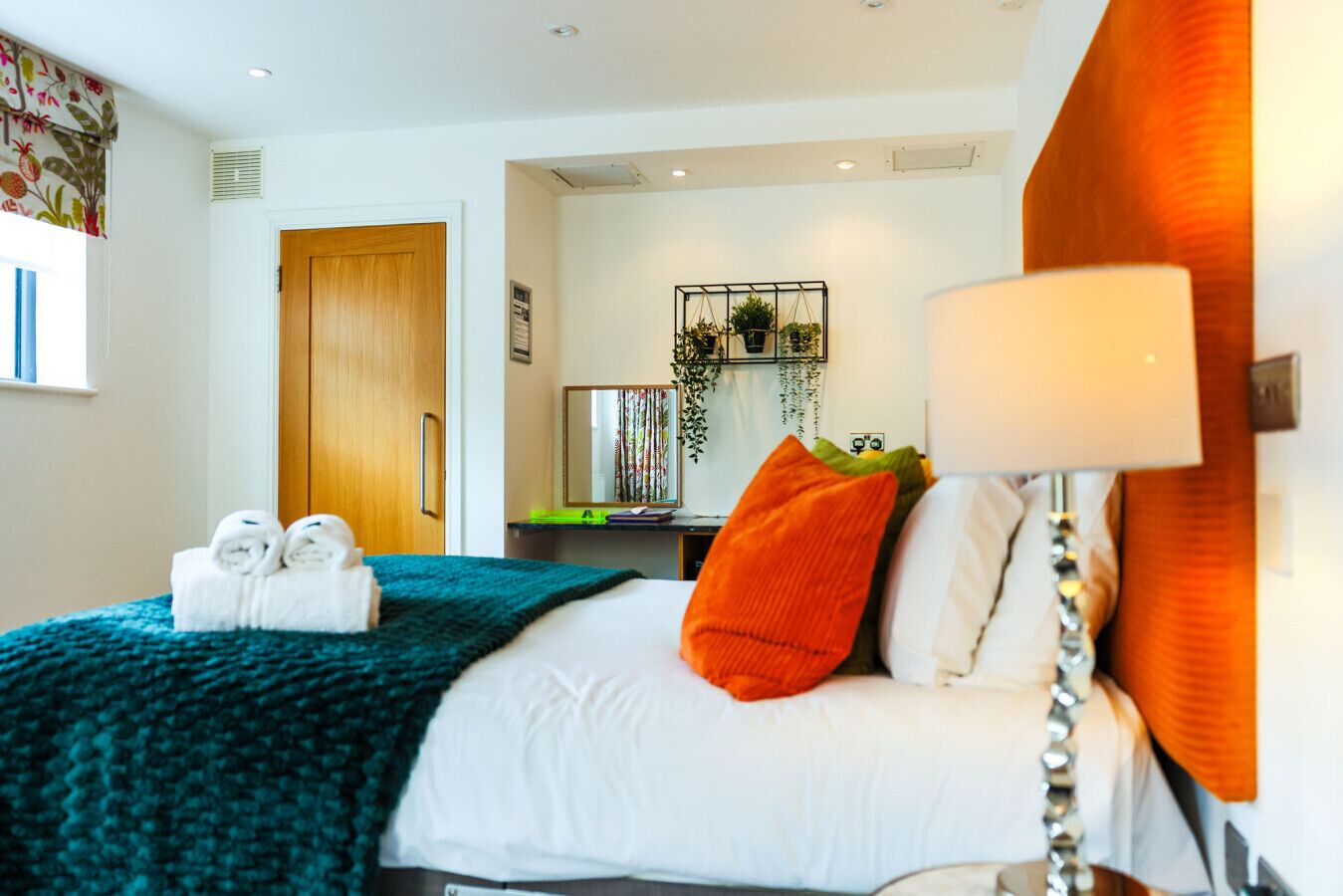 1 makuuhuone, työpöytä, silitysrauta/-lauta, Wi-Fi