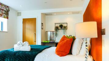 1 makuuhuone, työpöytä, silitysrauta/-lauta, Wi-Fi