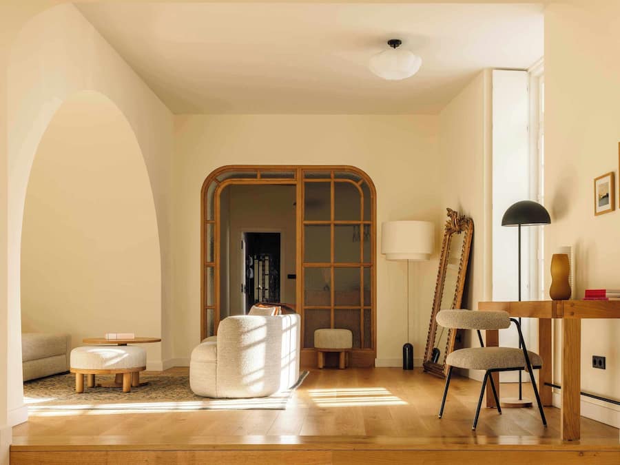 Santa Joana Residence | Living area | 42-inch Smart TV with digital channels