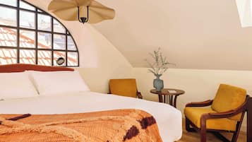 Mezzanine Suite | 房內夾萬、書桌、手提電腦工作空間、遮光窗簾/窗簾